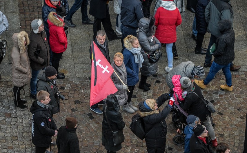 Cały Gdańsk wierzy, że dobro zwycięży! "Nikt nie chciał w tych chwilach być sam. Dlatego tak wszyscy lgnęli do siebie"