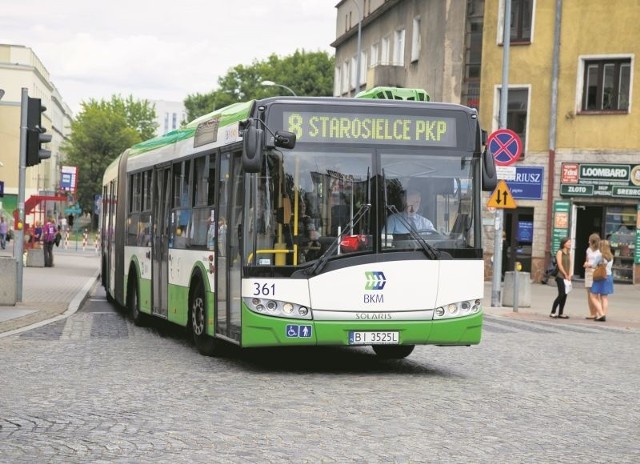 Zmiana rozkładu jazdy dotyczy ponad dwudziestu linii autobusowych, w tym ósemki. Już od 1 lipca do końca wakacji będzie mniej kursów. Powód zawsze jest ten sam: mniej pasażerów.