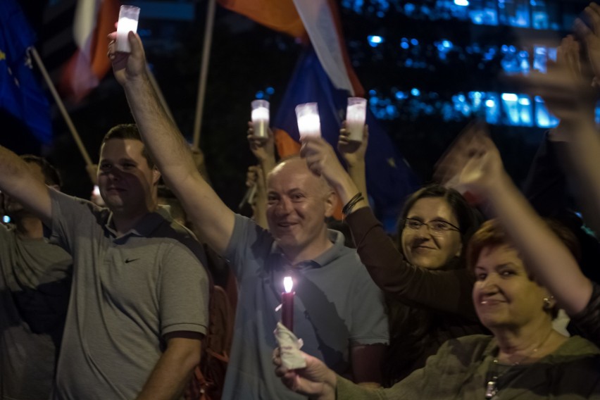 "Łańcuch Światła" w Krakowie. Protestujący wyszli na ulicę [ZDJĘCIA, WIDEO]