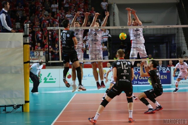 ZAKSA Kędzierzyn-Koźle - VK CEZ Karlovarsko 3:0 (25:16, 25:16, 25:17).