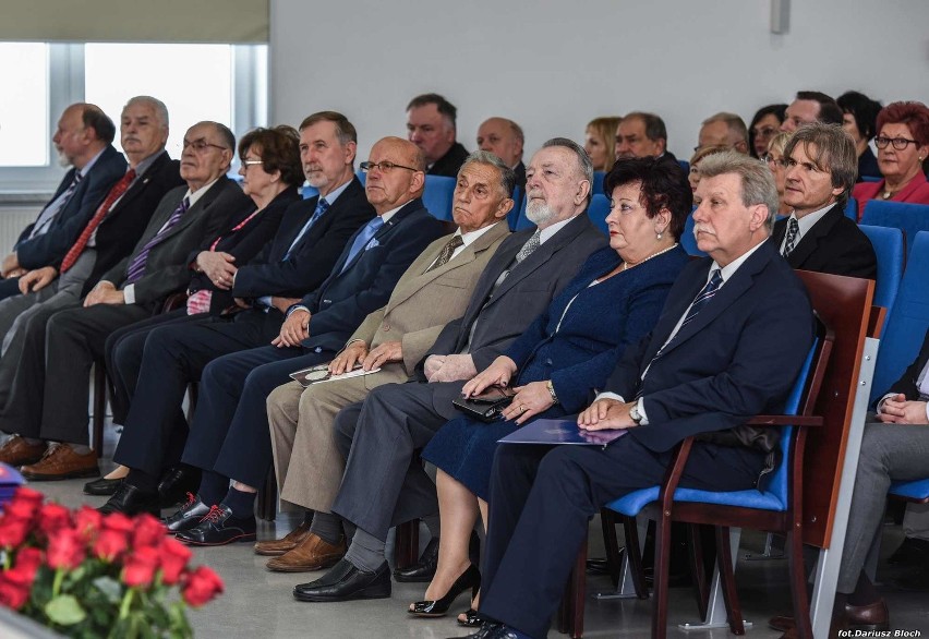 W tym niezwykle uroczystym dniu wspólnie ze społecznością...