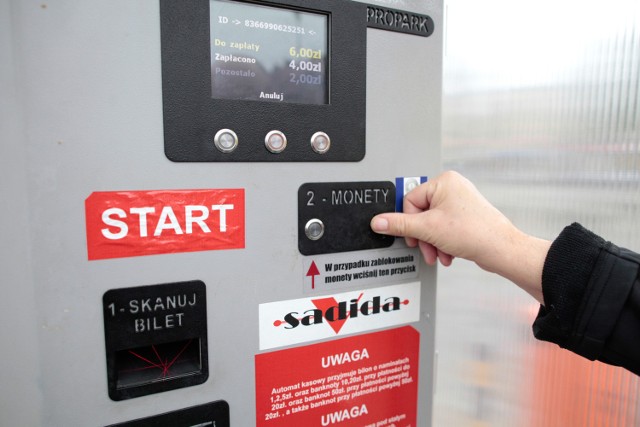 Parkingiem przy dworcu w Opolu zarządza firma Sadida. Według jej przedstawicieli wszystko działa jak należy. PKP chce to skontrolować.