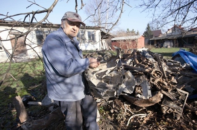 Historię zestrzelonego podczas wojny bombowca zna wielu mieszkańców Siemiatycz i okolicznych wsi. Jedni próbowali wydobyć jego szczątki wbite głęboko w muł, inni twierdzili, że od czasu katastrofy nad tym miejscem ciąży klątwa niemieckich lotników.