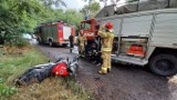 Wypadek na Brochowie we Wrocławiu. Samochód osobowy zderzył się z motocyklem [ZDJĘCIA]