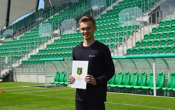 Bartosz Tłuczek podpisał 1,5-roczny kontrakt