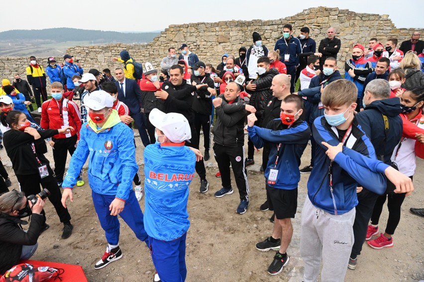 Znane osoby ze świata boksu na pokazowym treningu na zamku w Chęcinach. We wtorek ruszają Młodzieżowe Mistrzostwa Świata [ZDJĘCIA, WIDEO]