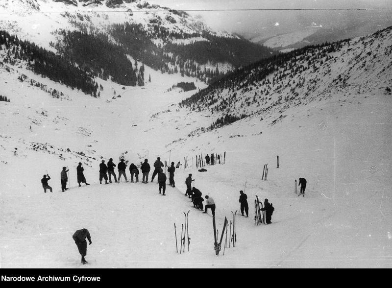 Tatry. 111 lat temu powstał TOPR. Tak dawniej wyglądała praca ratowników [ZDJĘCIA]