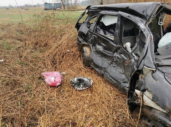 Na miejscu wypadku w Grabownicy w gminie Łopuszno.