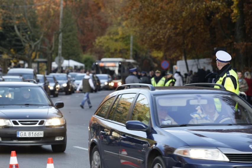 Rozpoczynają się wyjazdy na Wszystkich Świętych, wzmożony ruch na drogach. TOP 10 najczęściej kontrolowanych dróg krajowych w Polsce