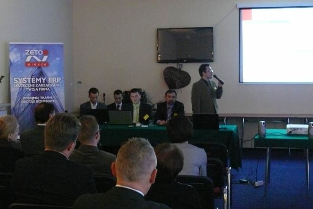 Piotr Kowalczyk, specjalista do spraw wdrożeń w firmie ZETO tłumaczył uczestnikom konferencji jak efektywnie zarządzać zamówieniami w firmie.