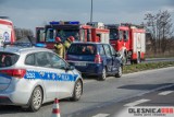 Wypadek w Oleśnicy. Zderzenie dwóch aut, jedna osoba ranna (ZDJĘCIA)