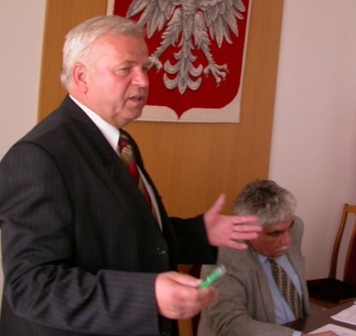 - Brak absolutorium to czysta złośliwość ze strony klubu Razem dla Gminy - stwierdził burmistrz Dieter Przewdzing (z lewej). Obok Edward Paciorek, szef klubu RdG i przewodniczący rady.