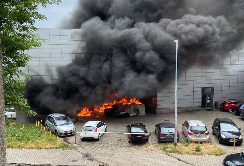 W czwartek rano doszło do pożaru Fit Fabric w Łodzi. Jak...