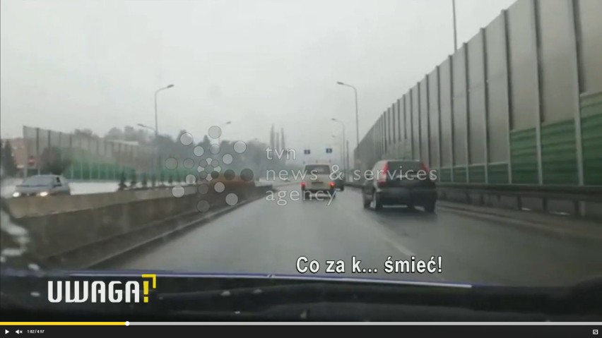 Uwaga! TVN. Szokujące nagrania. Policjanci z Gdańska z zarzutami przekroczenia uprawnień. Funkcjonariusze namawiają na seks i alkohol 