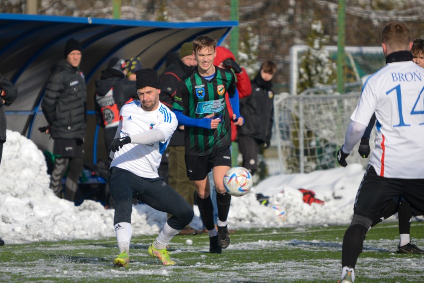 Remis 2:2 w meczu kontrolnym Staru Starachowice z Bronią...