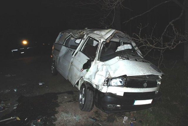 W poniedziałek przed godziną 20 na drodze wojewódzkiej nr 211 między Czarną Dąbrówką a Rokitami doszło do śmiertelnego wypadku.