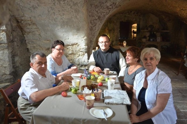 Podczas sobotniego spotkania ojciec Bruno przyjął wielu gości, między innymi starostę jędrzejowskiego Edmunda Kaczmarka.