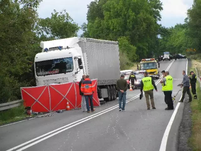 Śmiertelny wypadek w Kochłowach pod Ostrzeszowem: Zginęły cztery osoby