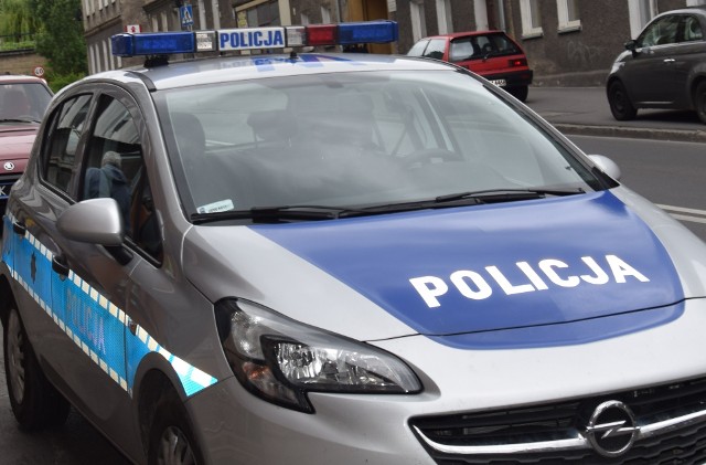Mężczyznę, który był postrachem mieszkańców ul. Szewskiej zabrała policja.