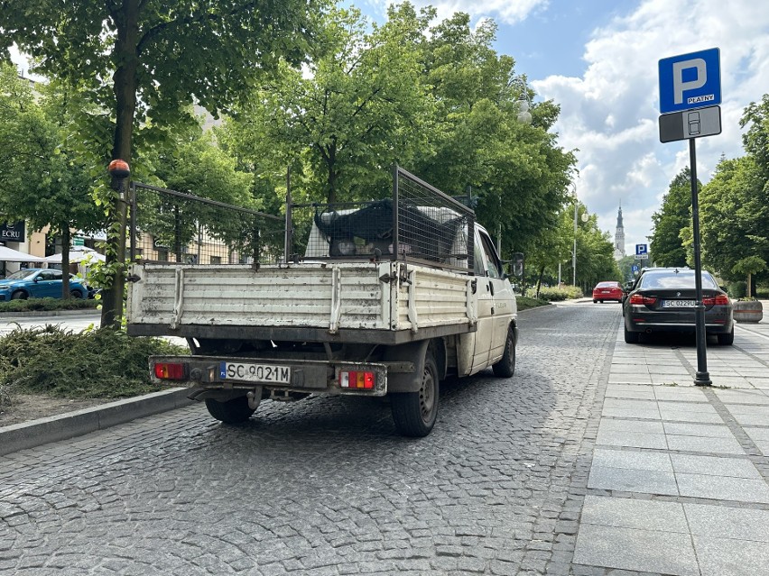 Aleja Najświętszej Maryi Panny jest co prawda w całości...