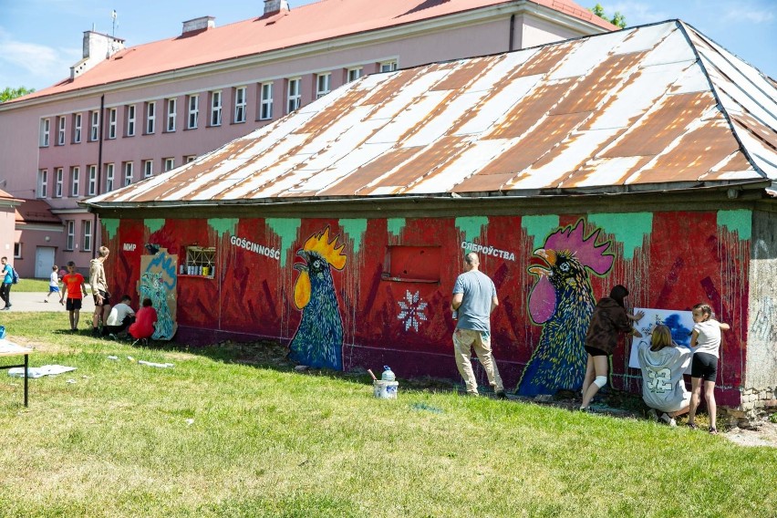 Dyrektor zapewnia, że jeszcze kilka ścian na kolejne murale...