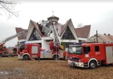 Pożar kościoła przy ul. Byszewskiej. W budynku znajdowali się parafianie [zdjęcia]