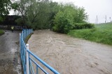 Intensywne opady deszczu. Podnosi się poziom wód w rzekach na południu Polski. Kiedy pogoda się poprawi? Zobacz prognozę