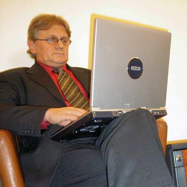 Radny Mariusz Kunysz: - Laptopy usprawnią nam pracę. Nie powinniśmy stać w miejscu, gdy inni się rozwijają.