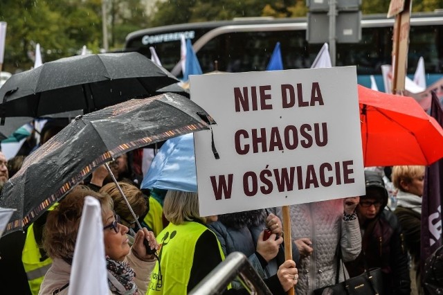 Przeciwko zmianom w oświacie w październiku protestowali w Gdańsku nauczyciele i rodzice