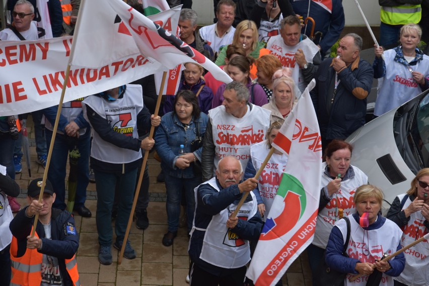 W kasie przedsiębiorstwa jest 120 tys. zł, a na płace, z...