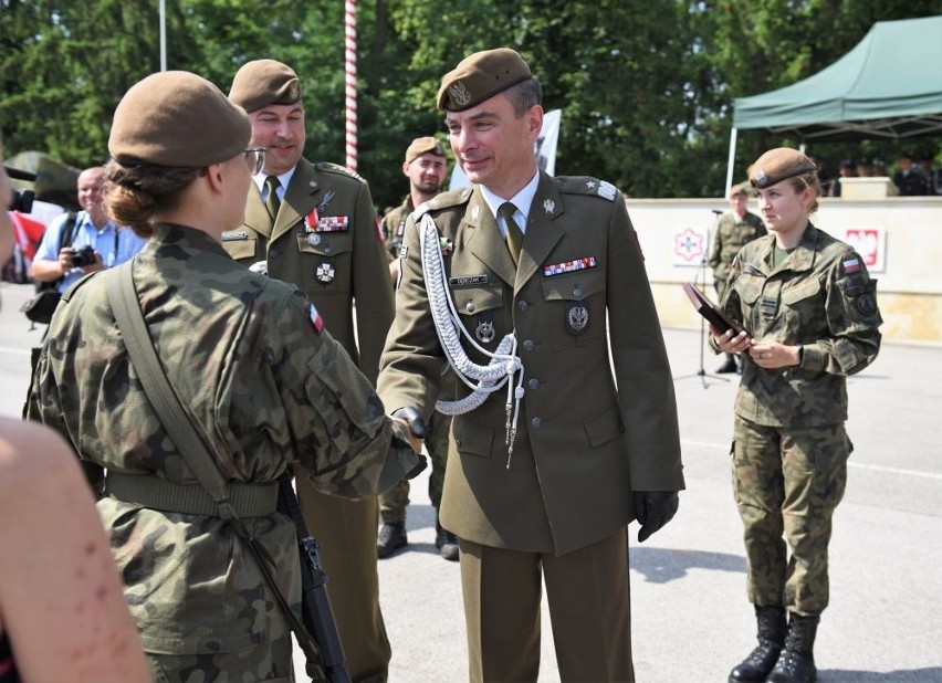 Dęblin: Absolwenci klas wojskowych z woj. lubelskiego złożyli uroczystą przysięgę. Zobacz zdjęcia