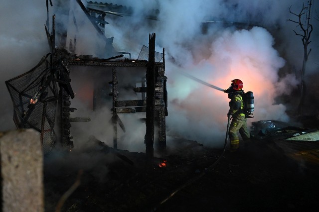 Pożar budynków na terenie przystanku PKP w Owczarkach w Grudziądzu