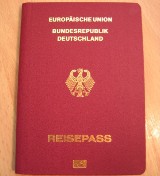 Niemiecki paszport. Wnioskodawca musi sam dbać o wpis 
