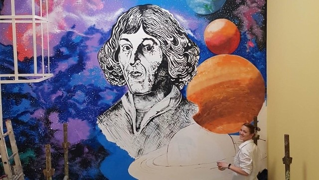 Bolszewo z przytupem świętuje Rok Mikołaja Kopernika. Na ścianie szkoły powstał przepiękny mural, a w szkolne mury zawitało kino sferyczne