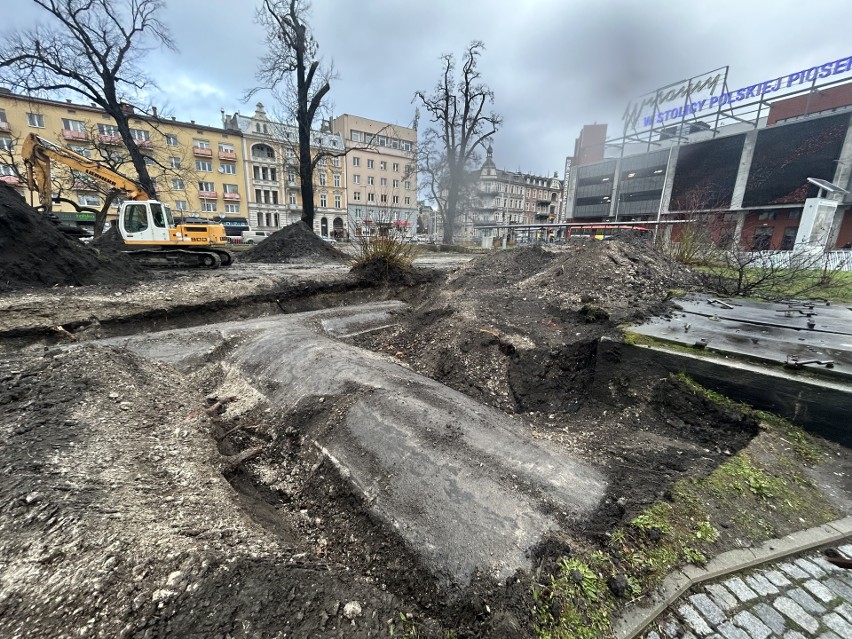 Ruszyła przebudowa placu przed dworcem PKP w Opolu.