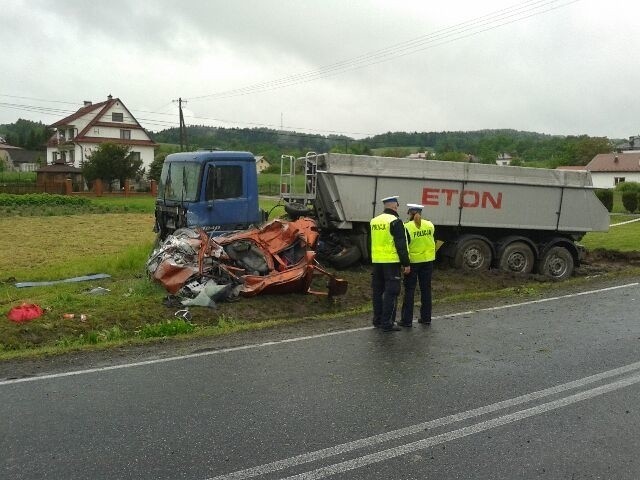 Olszyny. Tragiczny wypadek. Kierowca ciężarówki: Nic nie mogłem zrobić [ZDJĘCIA, WIDEO]