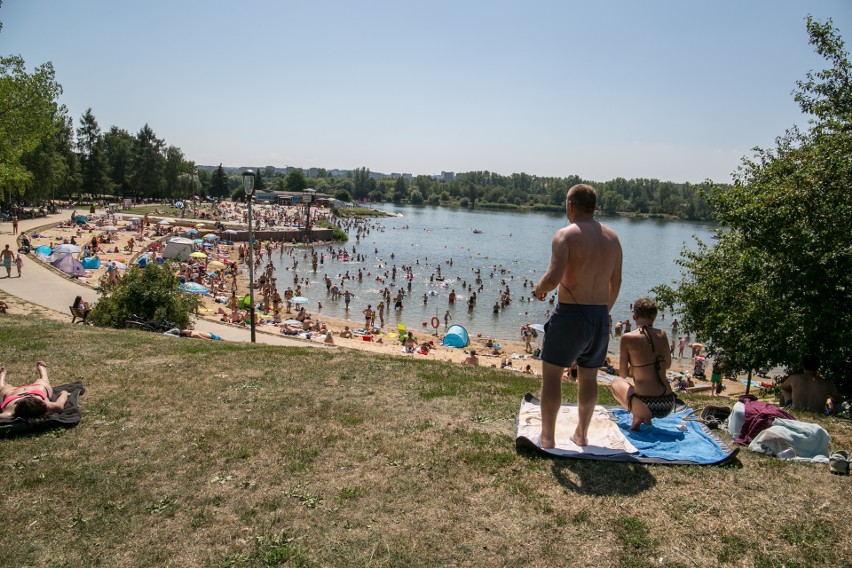 Upały w Krakowie. Krakowianie wypoczywają na Bagrach [ZDJĘCIA]