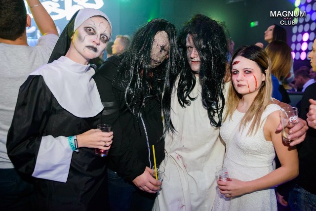 Zobacz zdjęcia z wtorkowego Helloween Party w Magnum Club w Wachowie.Zobacz też: Najsłynniejsze przebrania halloweenowe zawsze u Heidi Klum. Jak tym razem wyglądała modelka?Źródło: DE RTL TV/x-news