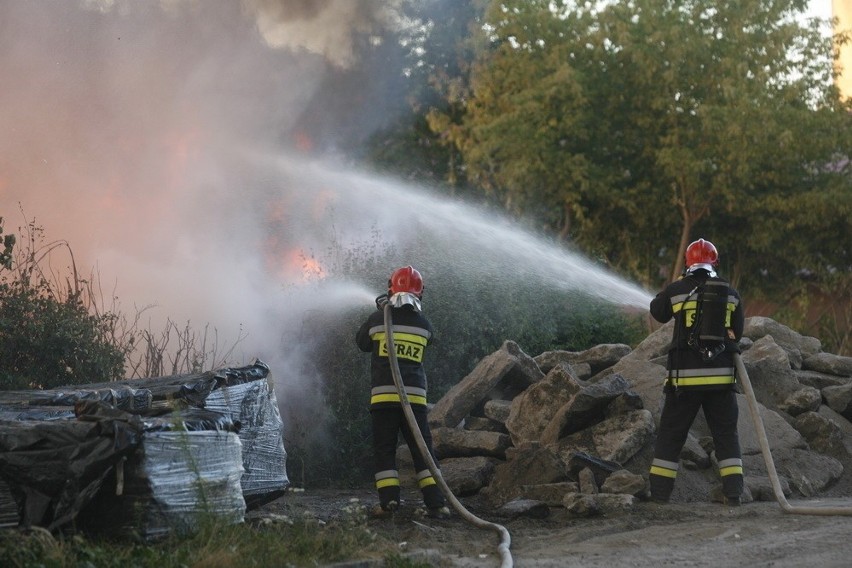 Legnica: Wielki pożar biurowców Patelec Elpeny (ZDJĘCIA)