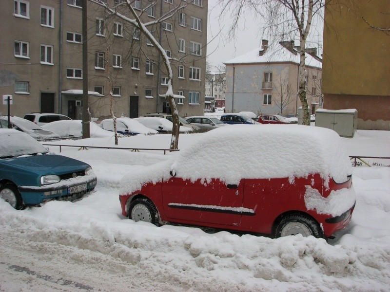 Paraliz Ostrowi. Śnieg daje sie we znaki kazdemu.