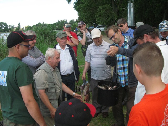 Po czterogodzinnym połowie, rozpoczęło się ważenie. Chwilę później wręczono nagrody tym, którzy złowili najwięcej ryb.