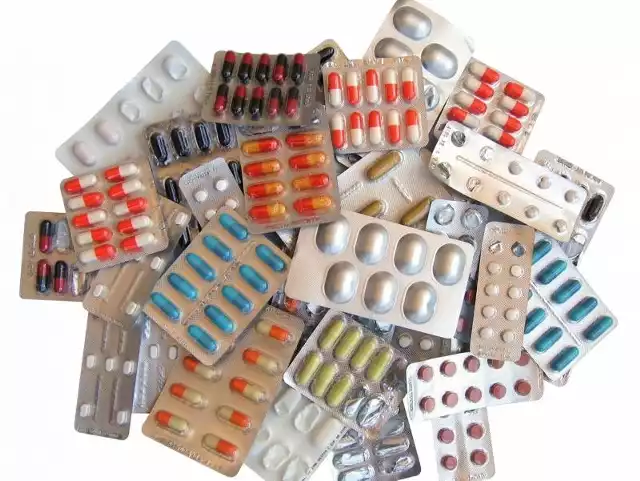 W aptekach jest masa lekarstw na kaszel lub katar, które zawierają pseudoefedrynę lub inne substancje działające psychoaktywnie