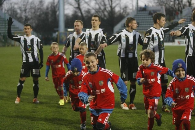 Sandecja przegrała ostatni mecz z Miedzią 0:4.