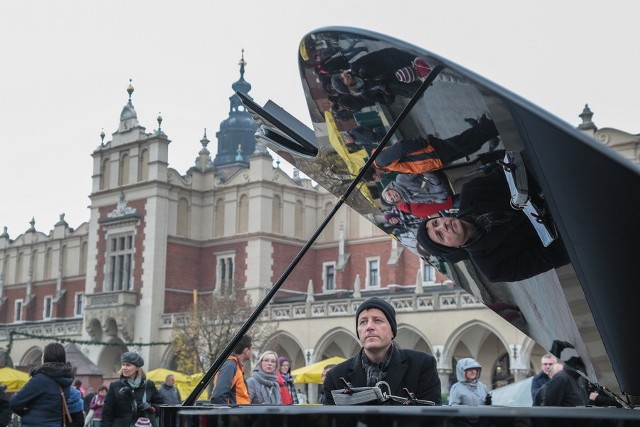 Arne Schmitt znów zagrał na krakowskim Rynku