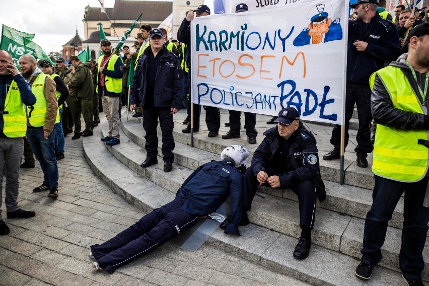 - My natomiast jako ZUS możemy otrzymać z policji wskazanie,...