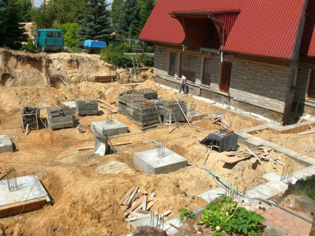 Pierwsze fundamenty pod budowę kościoła.