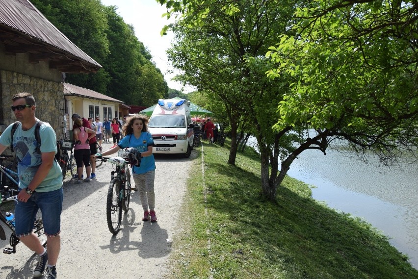 Rowerowa familiada w Dolinie Będkowskiej. Setki uczestników ruszyły na jurajskie trasy [ZDJĘCIA]