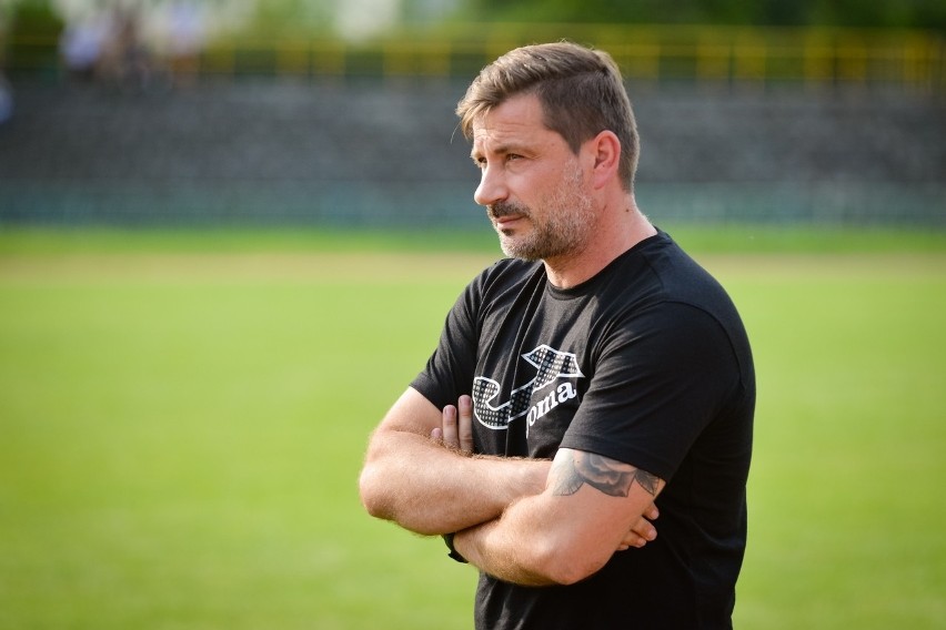 Tadeusz Krawiec został trenerem czwartoligowego Staru Starachowice. Zastąpił Arkadiusza Bilskiego