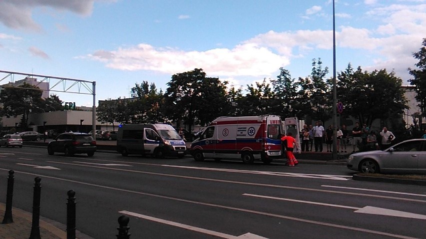 Młoda kobieta potrącona na pasach przy Arkadach Wrocławskich (ZDJĘCIA)