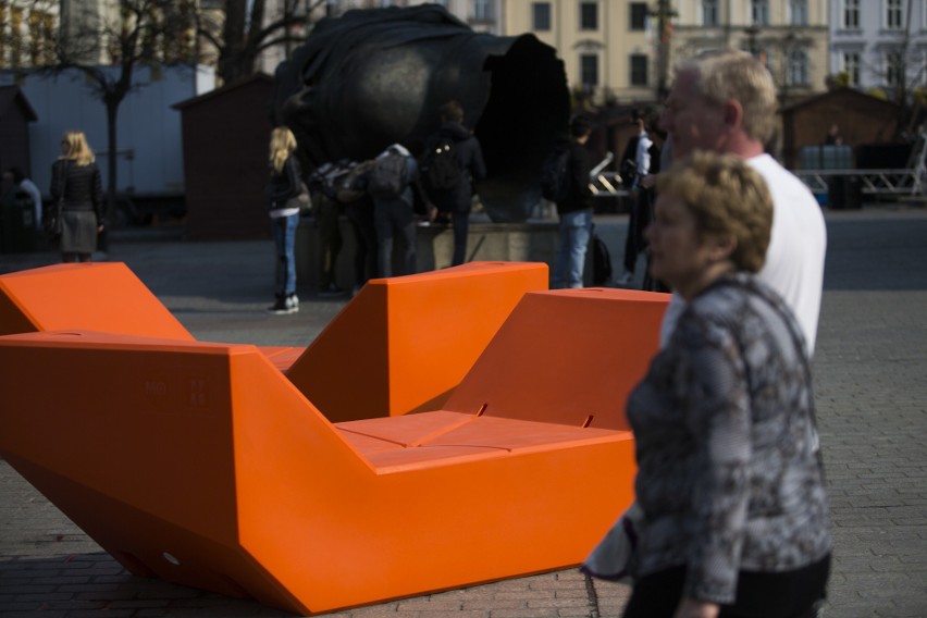 Wiedeńskie sofy staną w różnych punktach Krakowa